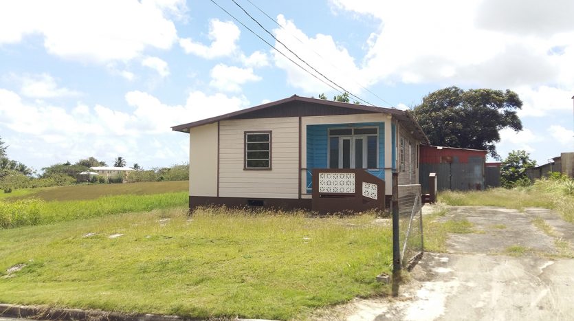 For Sale - 3 Bedroom 1 Bathroom Unfurnished House